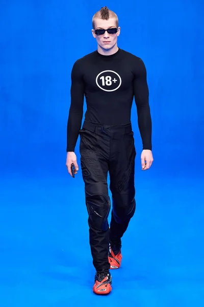 Look 48